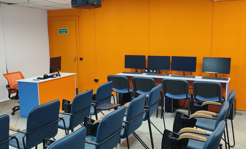 Фото учебного класса в филиале автошколы по адресу мкр. Солнечный, д.10