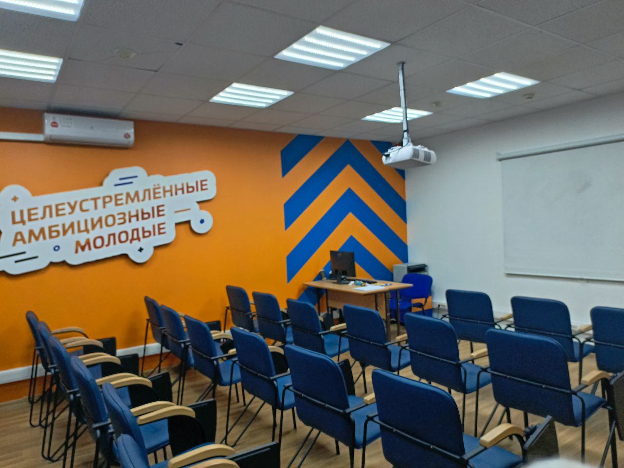 Фото учебного класса в филиале автошколы по адресу ул. Красная, д.1